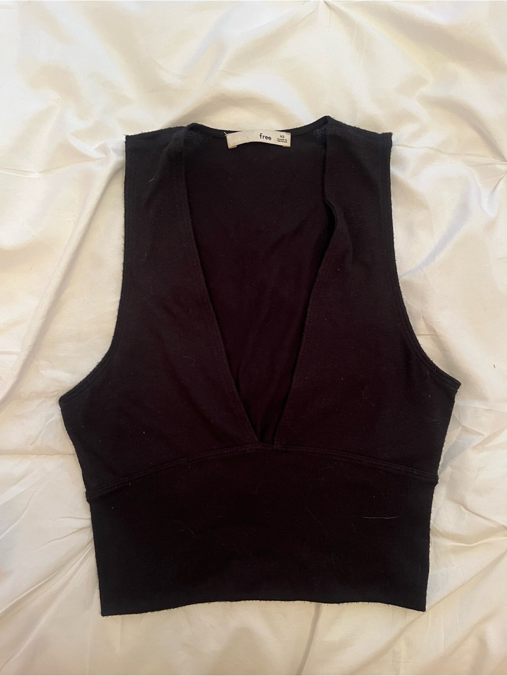 🖤2 for $20🖤 Wilfred Free Black Sleeveless V-Neck Crop Top